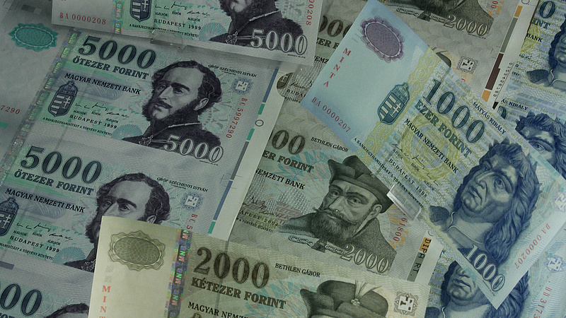 Adócsökkentést jelentettek be Magyarországon